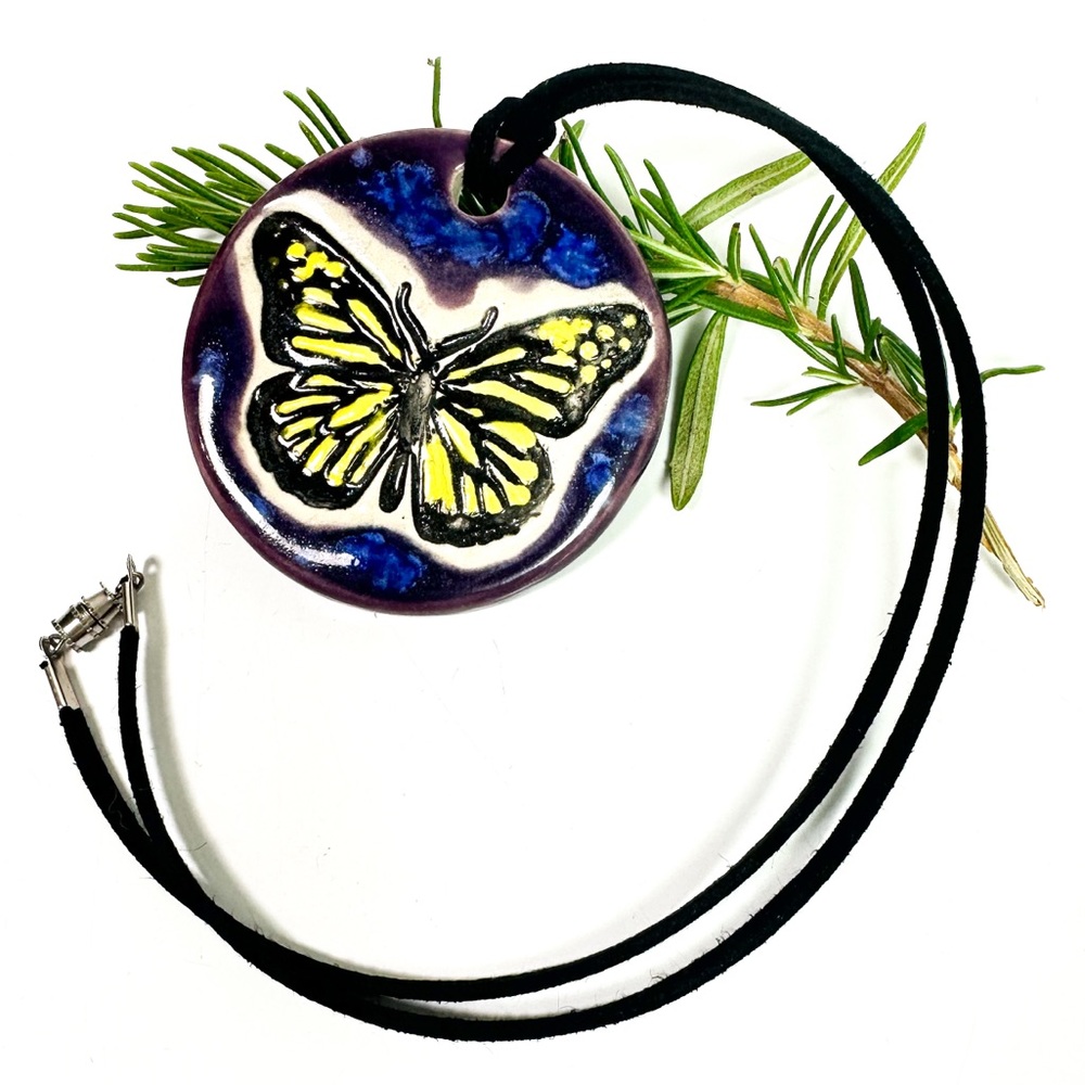 Surly-Ramics Butterfly Ceramic Pendant Necklace w/ Faux Suede Cord New in Box
